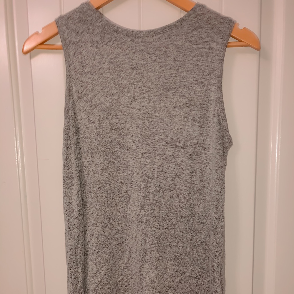 grey soft tank with side pocket, thick strap